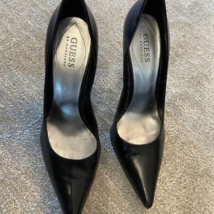 GUESS Carrie Leather Pump - Black - Size 7M